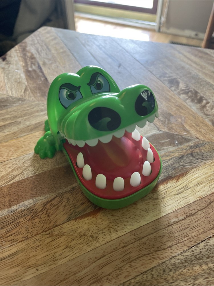 Funny Big Crocodile Mouth Dentist Bite Finger Toy Family Game For Kids Gift 37A