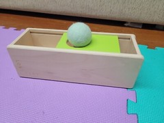 Lovevery Sliding Box Top from The Thinker Play Kit 11-12 months & 2 felt balls