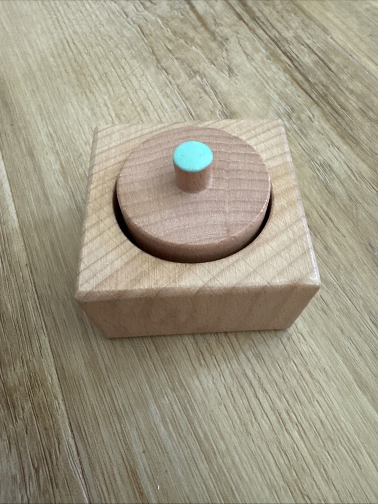 Lovevery Thinker Play Kit Pincer Puzzle Montessori 11-12 Months