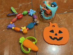 LA SOFIE FAT BRAIN HUDSON ITZY RITZY INFANTINO SASSY NUBY TEETHER RATTLE LOT 20
