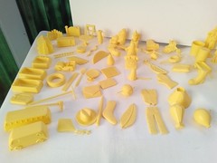 KIDS YELLOW PLASTIC OBJECTS ANIMALS TOUCHY TOYS VISUAL LEARNING VTG MPC LOT