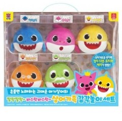 Pinkfong Baby Shark Family Sensory Play Set Melody & Talking & Singing Dolls Toy