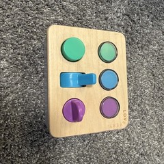 Lovevery Sensory Switchboard The Thinker Play Kit Push Flip Twist 11-12 Months