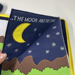 POCKETS OF LEARNING IN THE BEGINNING ZIP UP CLOTH CARRY BOOK CHRISTIANITY