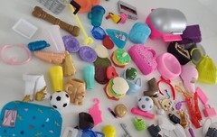 Small lot of kids toys – mixed lot – dolls accessories