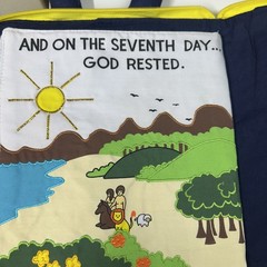 POCKETS OF LEARNING IN THE BEGINNING ZIP UP CLOTH CARRY BOOK CHRISTIANITY