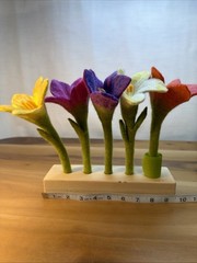 Lovevery Felt Flowers In A Row w/Wood Stand The Helper Play Kit Montessori Toy
