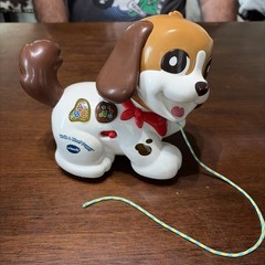 Walk And woof pull toy V Tech plays music and alphabet 12-36 months