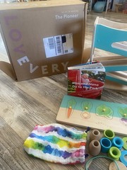 Lovevery The Pioneer Kit Âges 16-18 Months Montessori Play Kit Complete Set USA