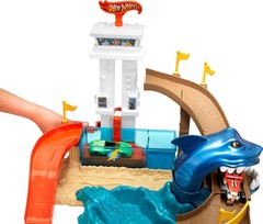 Hot Wheels Toy Car Track Set, Color Shifters Sharkport Showdown with 1 :64 Scale