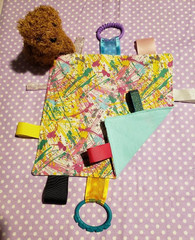 BABY CRINKLE SQUARE – SPLASH!! SENSORY TAGS & TEETHERS -NEW -HOME SEWN – READ