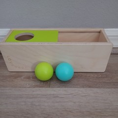 Lovevery Sliding Top Box The Thinker Play Kit Toy Montessori With Two Balls