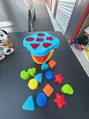 Spark Create Imagine Shape Sorter Bucket 16-Piece Educational Toy Set