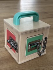 Lovevery Wooden Lock Box Latches “The Realist” 19-21 Months Hand-eye Montessori