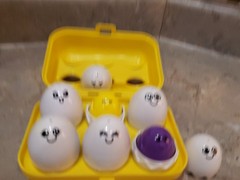 VTG 1993 TOMY Toomies Hide n Squeak Egg Learning Game Shape Color Sort Motor EUC