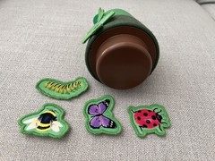 Lovevery Fuzzy Bugs Shrub The Adventurer Play Kit Montessori 6 Insects & Tree