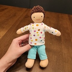 LOVEVERY Baby Avery Gender Neutral Plush Doll 9“ Montessori Organic Cotton