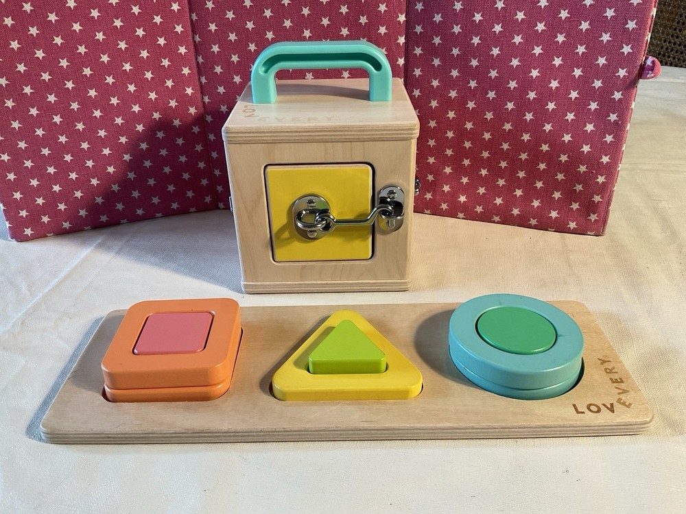LOVEVERY/MONTESSORI WOOD LATCH BOX, GEO SHAPES PUZZLE FROM THE REALIST PLAY KIT