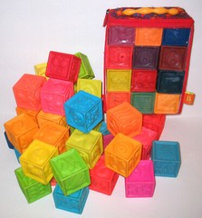 48 BATTAT / PARENTS Squeeze Vinyl ABC Blocks