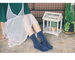 2 Pairs Women’s Novelty Glitter Ankle Socks Casual Ladies Bright Retro Sox Pi…
