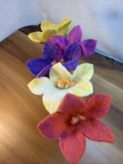 Lovevery Felt Flowers In A Row w/Wood Stand The Helper Play Kit Montessori Toy