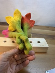 Lovevery Felt Flowers In A Row w/Wood Stand The Helper Play Kit Montessori Toy
