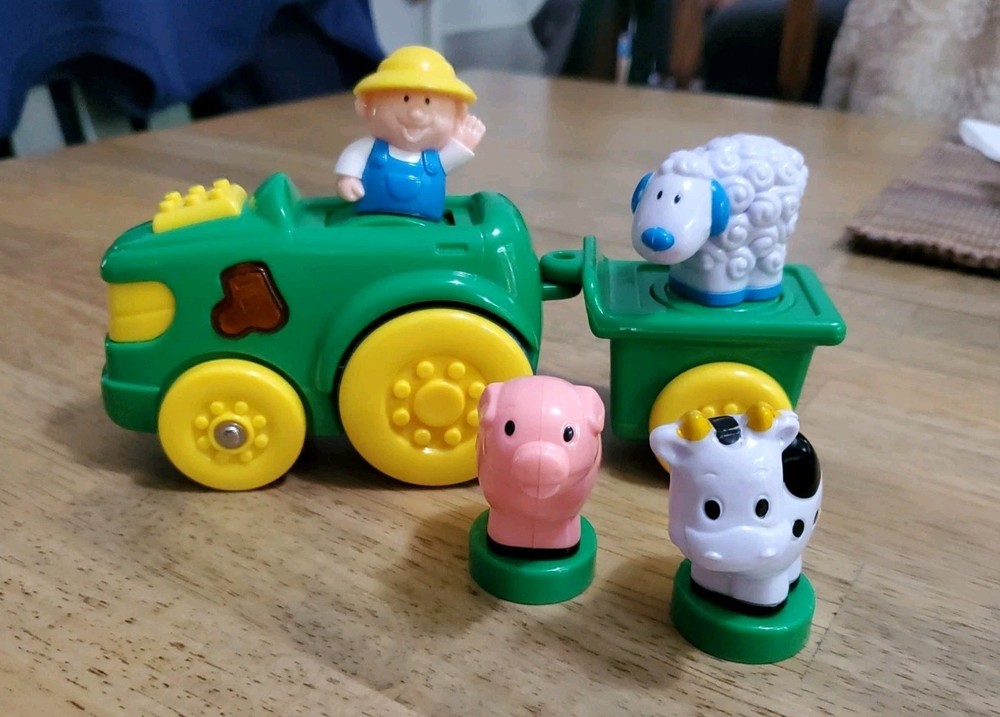 Navystar farm tractor toy, with farmer & 3 animals. Working sounds & movement