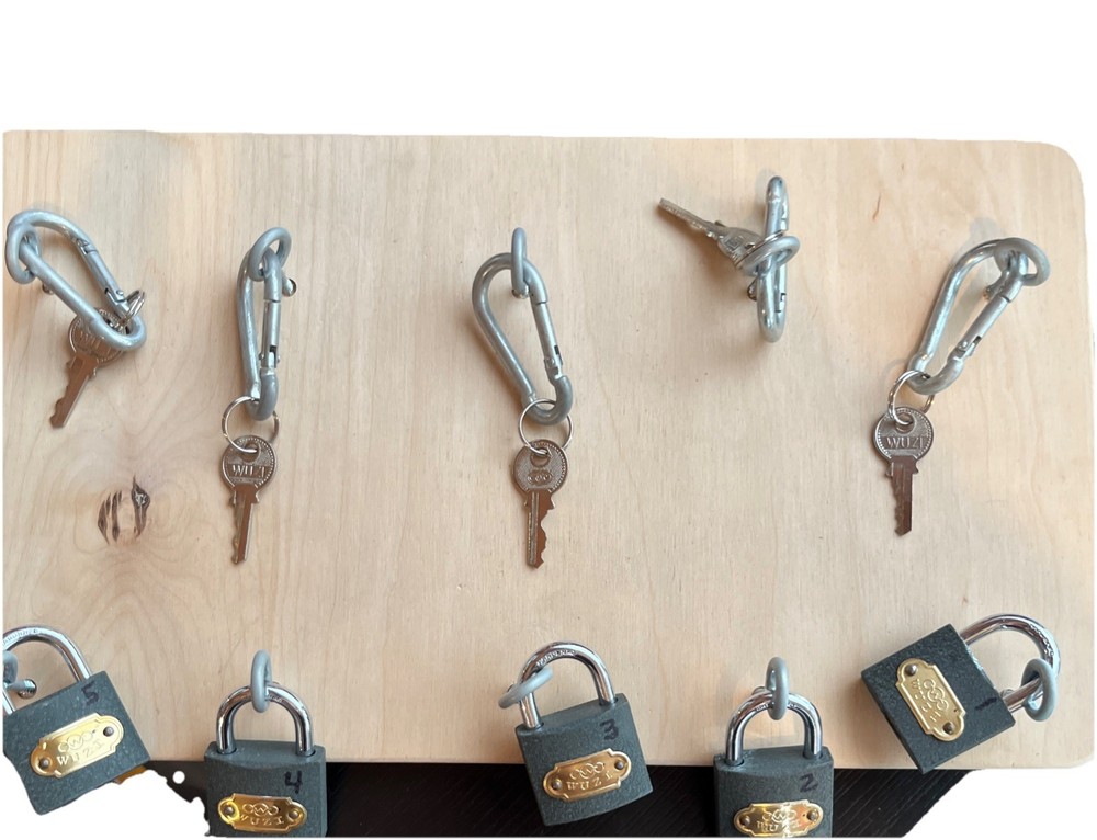 Wooden Montessori Busy Board: Interactive Lock and Key Learning Toy 5 Locks/key