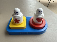 VTG RARE 1980 plastic Johnson & Johnson Parent’s Magazine stacking rattle toy