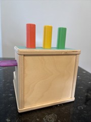 Lovevery Wooden Peg Drop Thinker Play Kit in Excellent Condition!
