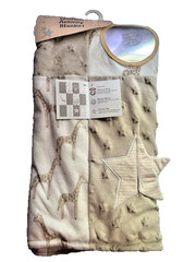 Modern Baby 30×40 Activity Blanket Giraffe Neutral Crinkle Teether Sensory NWT