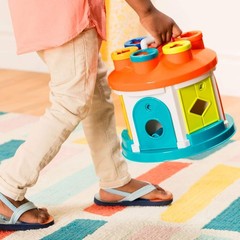 Battat – Shape Sorter House – Color and Shape Sorting Toy with 6 Keys and 12 Sha