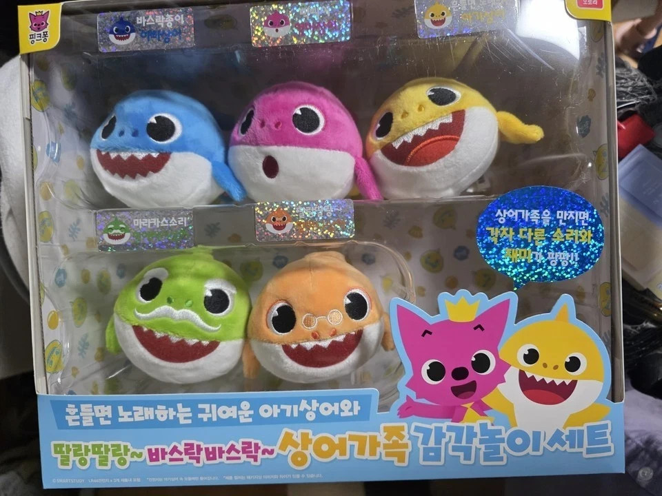 Pinkfong Baby Shark Doll Set Family Sensory Play Melody Talking Singing Toy Kids