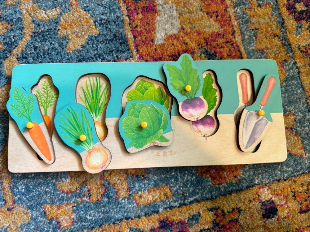 LOVEVERY from the Realist Playkit ( 19-21 months ) Community Garden Puzzle