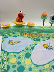 2001 Baby Scentsation Sesame Steeet Crawl Along Musical Garden RARE