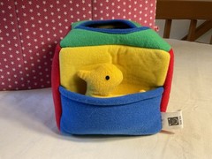 VTG. 1993 DISCOVERY TOYS HIDE INSIDE SOFT SENSORY CUBE, DEVELOPMENTAL INFANT TOY