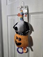 Peanuts Halloween Snoopy On-The-Go Pumpkin Ziggle Toy Rattle Teether, New