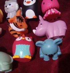 Munchkin Baby Bath Toy Squirts for Toddlers 9 Months. 13 Munchkins Plus 3 Extra