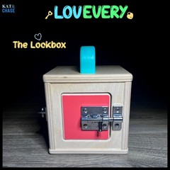 LOVEVERY Wooden Lock Box Latches The Realist Box Montessori Learning Toy D0023