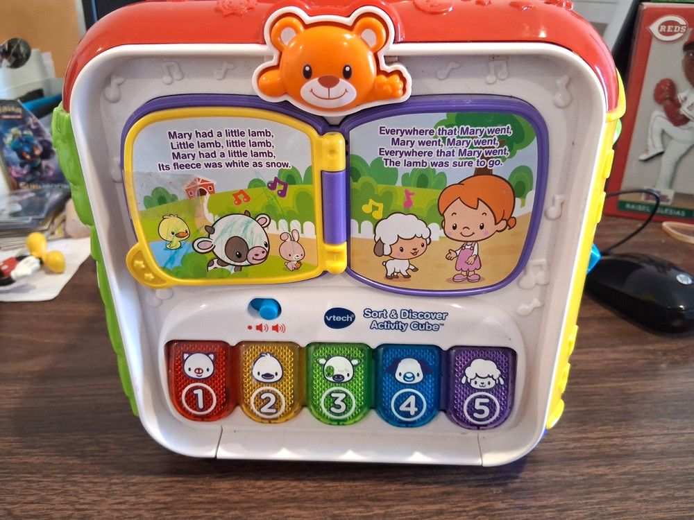 LEARNING INTERACTIVE SQUARE CUBE EDUCATIONAL TOY, SINGS SONG, LIGHTS UP
