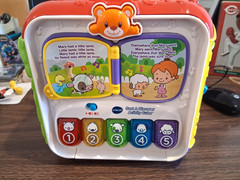 LEARNING INTERACTIVE SQUARE CUBE EDUCATIONAL TOY, SINGS SONG, LIGHTS UP