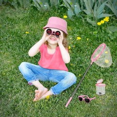 GIFTINBOX Bug Catcher Kit for Kids – Outdoor Explorer Toys Set Medium, Pink