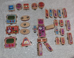 32 Pieces Lakeshore SNAP-BOTS PP838 Robot Builder Set STEM Learning Toy for Kids