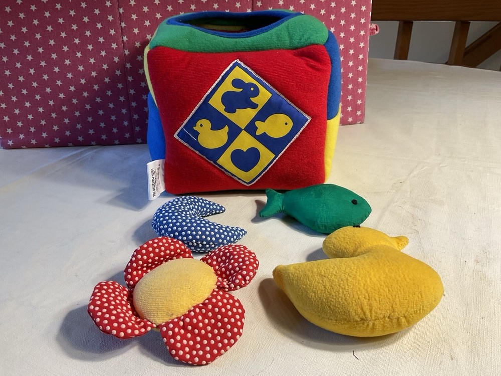 VTG. 1993 DISCOVERY TOYS HIDE INSIDE SOFT SENSORY CUBE, DEVELOPMENTAL INFANT TOY