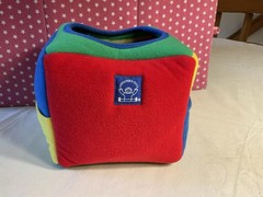 VTG. 1993 DISCOVERY TOYS HIDE INSIDE SOFT SENSORY CUBE, DEVELOPMENTAL INFANT TOY
