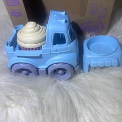 Green Toys Cupcake Truck One Truck and One Complete Cupcake Original Box