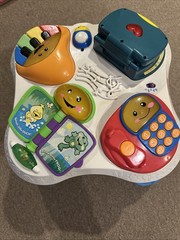 Fisher-Price Laugh ‘N Learn Laugh and Learn Puppy and Friends Table Bilingual