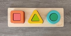 Lovevery The Realist Play Kit Geo Shapes Wood Puzzle Montessori 19-21 Months