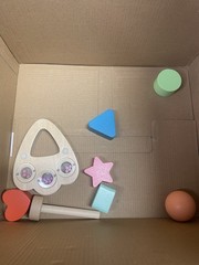 Happy Hen Activity Box 18mths- 10pcs. Designed In Paris.