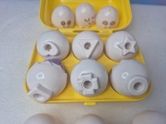 TOMY EGG SHAPE SORTING TOY, HIDE N SQUEAK, 1993 VINTAGE CUTE EGG TOYS MONTESSORI